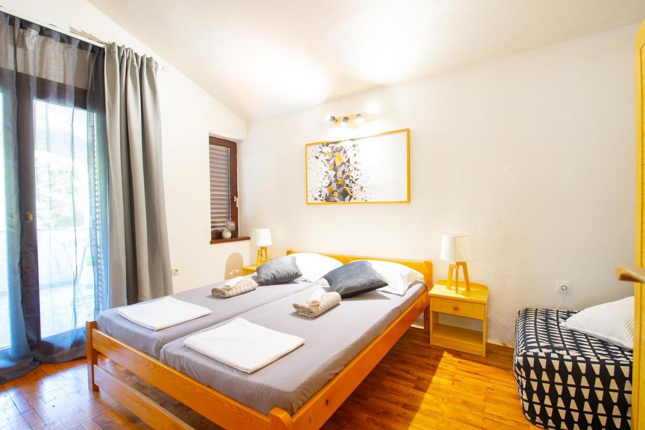Apartments Ela Novalja Ngoại thất bức ảnh