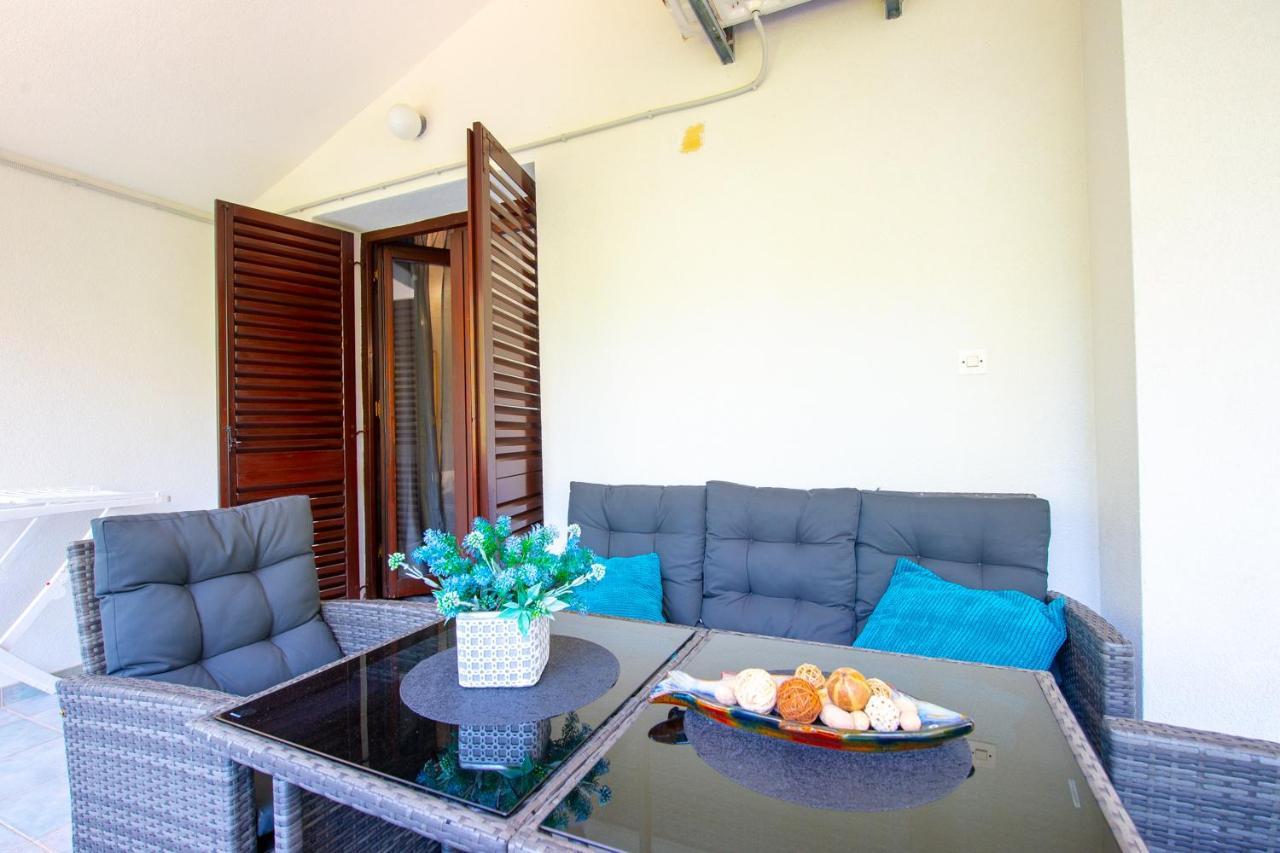 Apartments Ela Novalja Ngoại thất bức ảnh