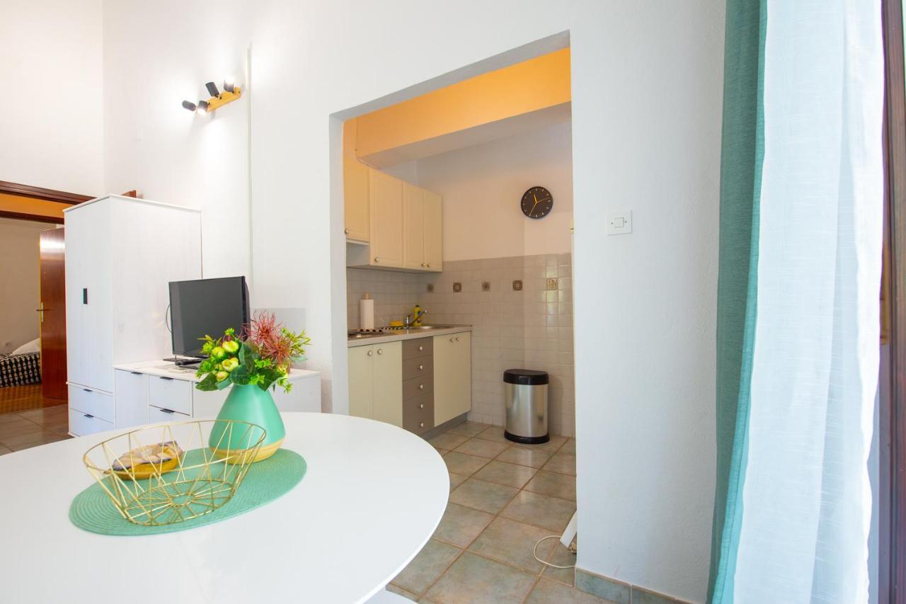 Apartments Ela Novalja Ngoại thất bức ảnh