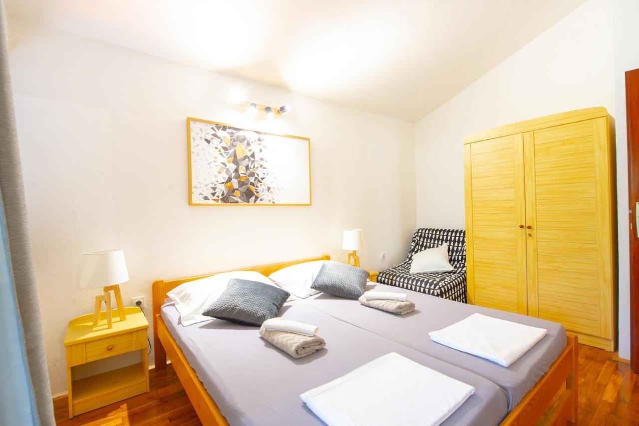Apartments Ela Novalja Ngoại thất bức ảnh